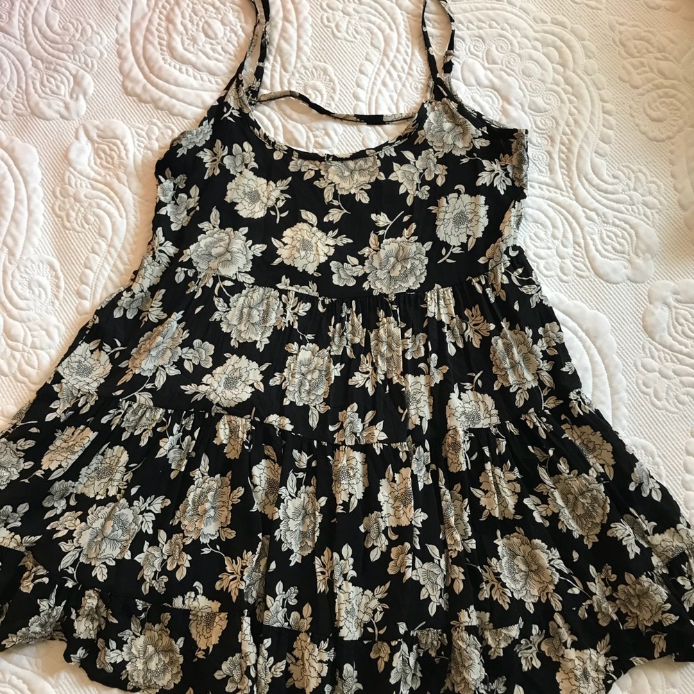 Brandy Melville Floral open back dress bundle